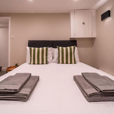 Elegant 3 Bedroom Home In The Centre Of Cheltenham Esterno foto