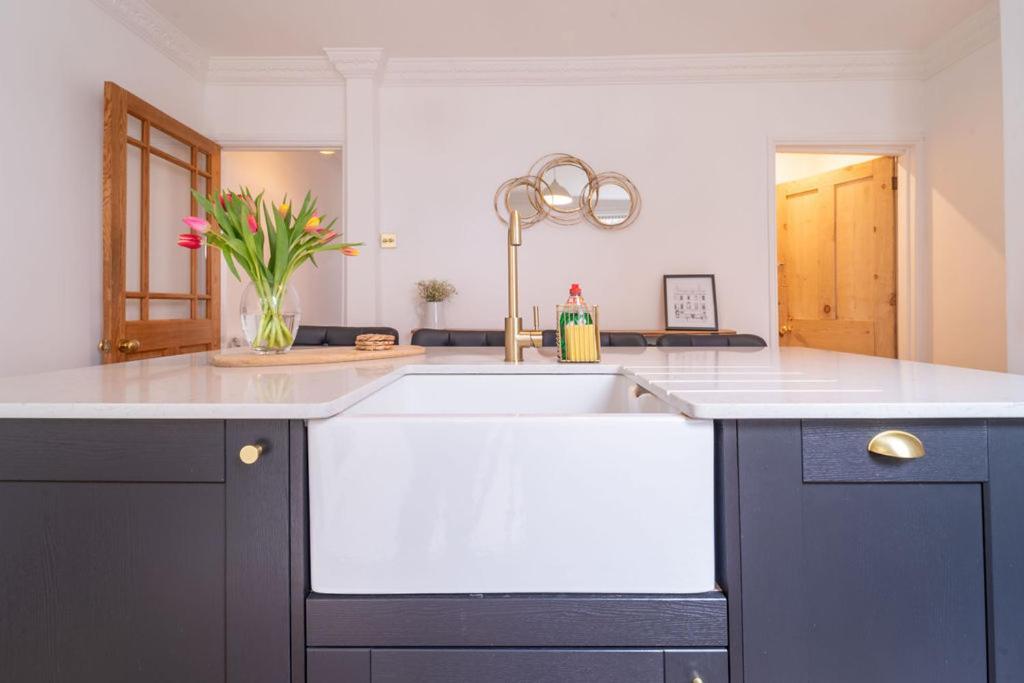 Elegant 3 Bedroom Home In The Centre Of Cheltenham Esterno foto