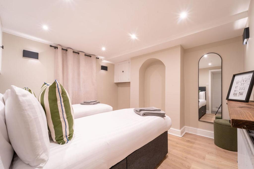 Elegant 3 Bedroom Home In The Centre Of Cheltenham Esterno foto