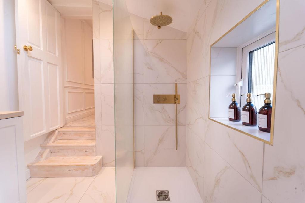 Elegant 3 Bedroom Home In The Centre Of Cheltenham Esterno foto