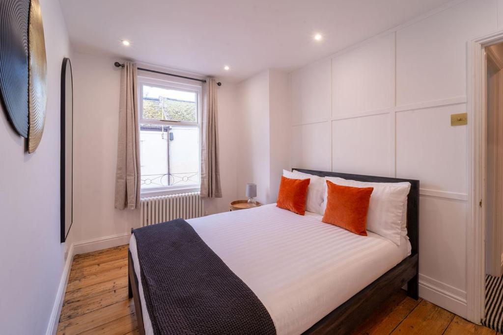 Elegant 3 Bedroom Home In The Centre Of Cheltenham Esterno foto