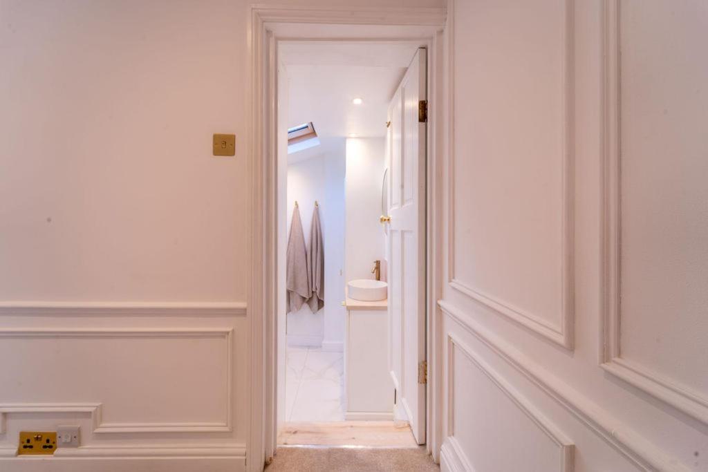 Elegant 3 Bedroom Home In The Centre Of Cheltenham Esterno foto