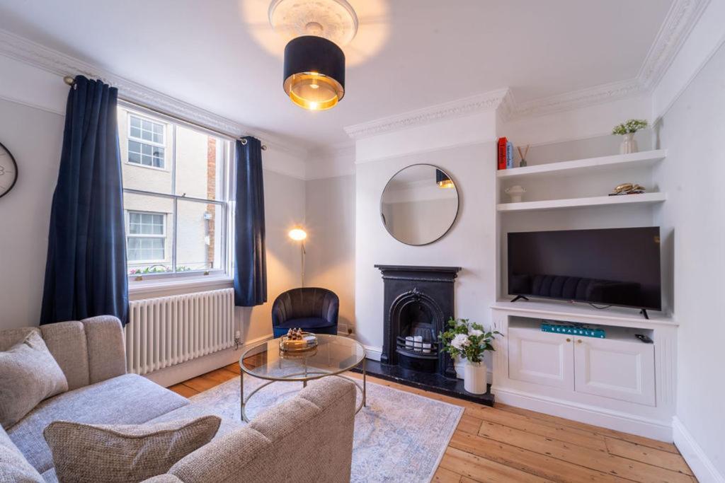 Elegant 3 Bedroom Home In The Centre Of Cheltenham Esterno foto