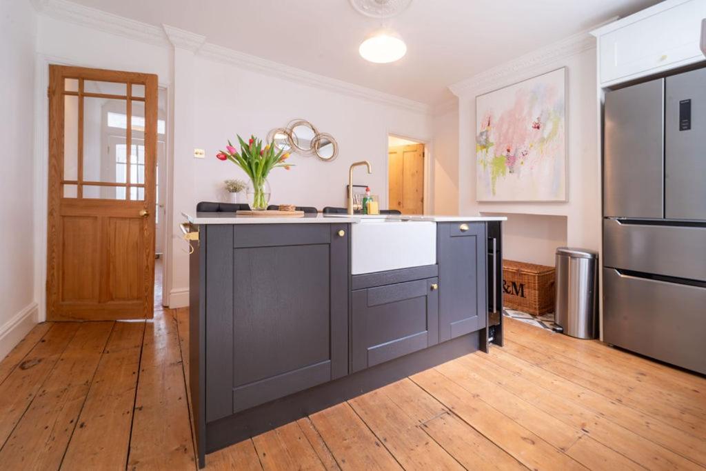 Elegant 3 Bedroom Home In The Centre Of Cheltenham Esterno foto
