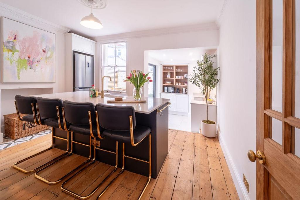 Elegant 3 Bedroom Home In The Centre Of Cheltenham Esterno foto
